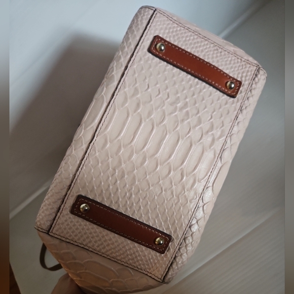 Dooney & Bourke Leather Maxine Tote / Shoulder Bag in Blush Pink - Picture 7 of 12